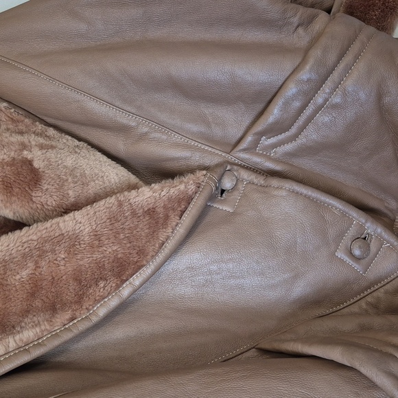 Vintage Leather Ranch 1980s Dolman Sleeve Tan Shearling Jacket, Size M - Picture 4 of 15